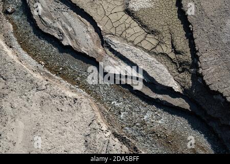 Wüstenbildung totes Panorama in Vagli, wo ein kleiner Fluss Pass Durch eine Wüste, die bedeutet, dass der Klimawandel eine globale ist Schäden an der Erde Stockfoto