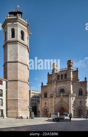 Co-Kathedrale Santa María oder Kirche Santa María la Mayor, valencianischer gotischer und neugotischer Tempel, Castellón de la Plana, Spanien, Europa. Stockfoto