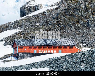 Die argentinische Forschungsstation Camara auf der Halbmondinsel, Südshetlandinseln, Antarktis. Stockfoto