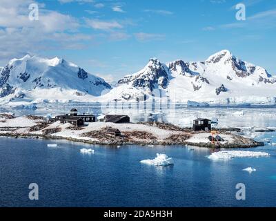 González Videla Base, eine chilenische Forschungsstation in Paradise Bay, Antarktis. Stockfoto