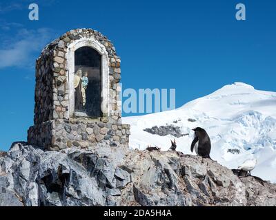 Alter außerhalb der González Videla Base, einer chilenischen Forschungsstation in Paradise Bay, Antarktis. Stockfoto