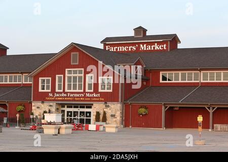 St Jacob Farmers Market Schild und Eingang leer während der Woche. 878 Weber St N, Woolwich, Ontario, Kanada. Luke Durda/Alamy Stockfoto