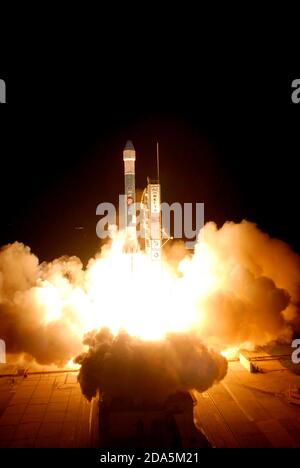 KENNEDY SPACE CENTER, FL, USA - 04. August 2007 - der Phoenix Mars Lander der NASA startet mit einem Delta II 7925-Rocke dramatisch zum Mars Stockfoto