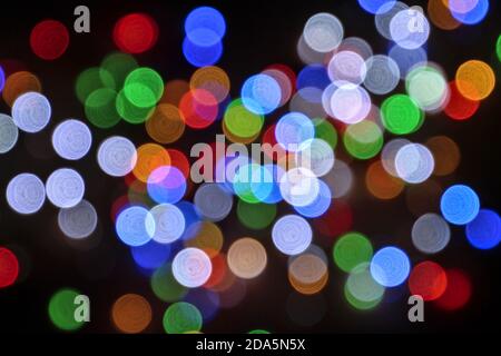 Das bunte Bokeh kann aus Innendekorationen gewonnen werden. Stockfoto