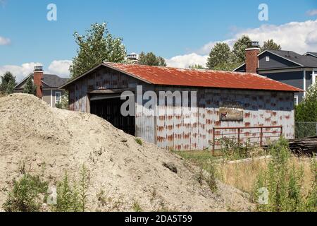 Port Coquitlam, Kanada - Juli 13,2020: Schild an der letzten Scheune, die auf Robert William 'Willy' Picktons Grundstück (Farm) steht.die Poco Valley Catt Stockfoto