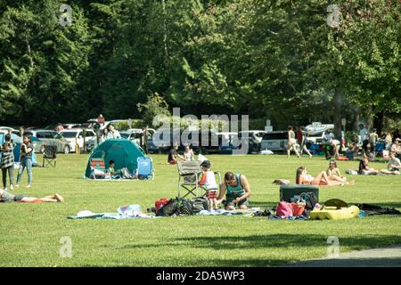 Belcarra, Kanada - Juli 13,2020: Belcarra Regional Park voller Menschen an sonnigen Tagen Stockfoto