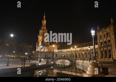 Nacht auf der plaza de Espana in Sevilla, spanien Stockfoto