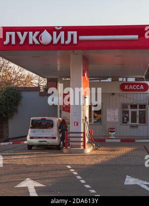 LUKOIL Tankstelle in der Stadt Krasnodar Stockfoto