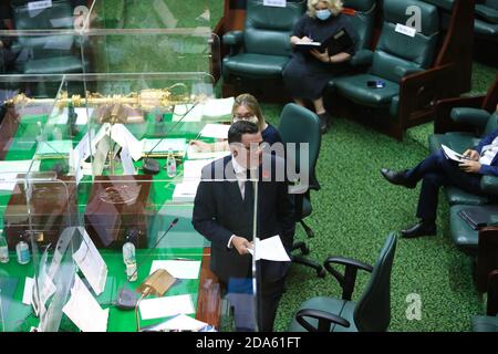 MELBOURNE, AUSTRALIEN - NOVEMBER 10: Premier Daniel Andrews spricht während der Fragestunde der Victorian Legislative Assembly am 10. November 2020 in Melbourne, Australien. Die COVID-19-Beschränkungen haben sich in ganz Victoria weiter gelockert.die Grenze zwischen der U-Bahn und der Region ist nicht mehr gültig.Bildquelle: brett keating/Alamy Live News Stockfoto