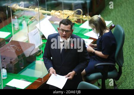 MELBOURNE, AUSTRALIEN - NOVEMBER 10: Premier Daniel Andrews spricht während der Fragestunde der Victorian Legislative Assembly am 10. November 2020 in Melbourne, Australien. Die COVID-19-Beschränkungen haben sich in ganz Victoria weiter gelockert.die Grenze zwischen der U-Bahn und der Region ist nicht mehr gültig.Bildquelle: brett keating/Alamy Live News Stockfoto