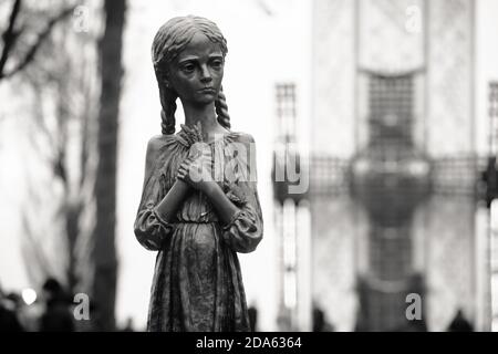 KIEW, UKRAINE - 26. Nov 2016: Denkmal für die Opfer von Holodomor. Gedenkfeier für die Opfer des 1923-1933-jährigen Hungertodes in der Ukraine Stockfoto