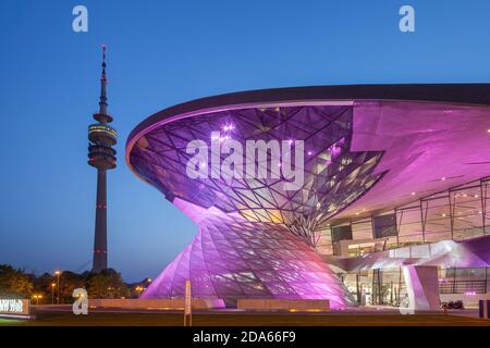 Geographie / Reisen, Deutschland, Bayern, München, BMW Welt mit Olympiaturm, München, Zusatz-Rights-Clearance-Info-not-available Stockfoto