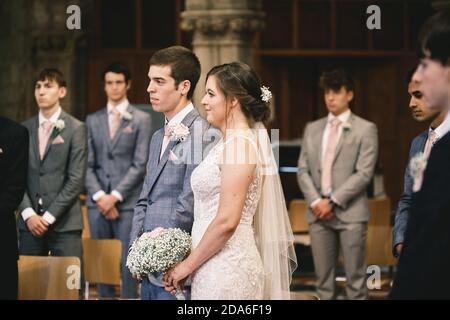 Sozial distanzierte Hochzeit Stockfoto