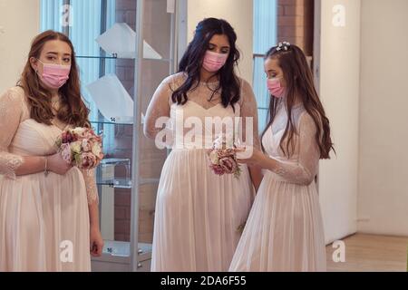 Sozial distanzierte Hochzeit Stockfoto