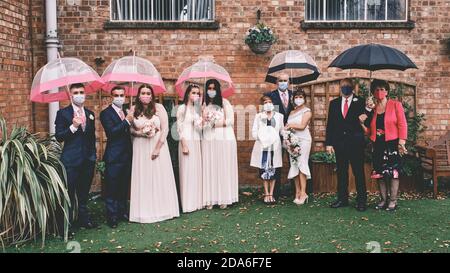 Sozial distanzierte Hochzeit Stockfoto