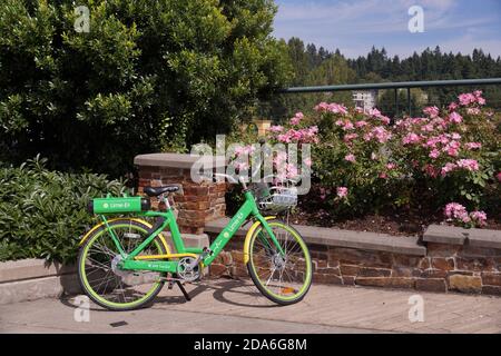 Elektrofahrrad aus Lime. Elektroroller und Fahrräder mieten in über 100 Ländern auf der ganzen Welt. Seattle. Usa. 20. August 2019. Stockfoto