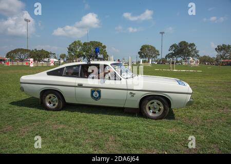 Darwin, NT, Australien-Juli 27,2018: Oldtimer-Parade mit altem NSW Police Charger mit blauen Lichtern bei der Darwin Show im NT of Australia Stockfoto