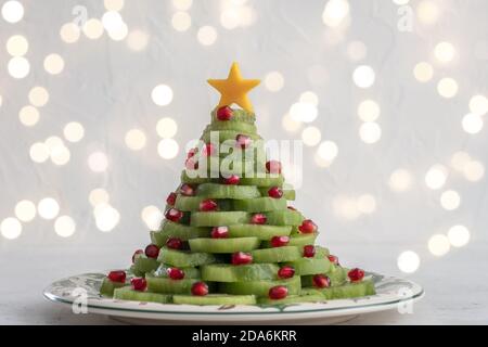 Weihnachtsbaum-Obstsalat Stockfoto