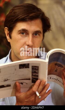 Bryan Ferry bei seinem Haus in London 1982 Stockfoto