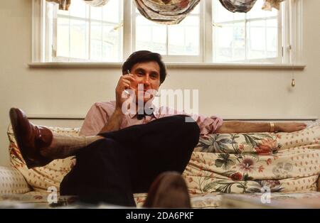 Bryan Ferry bei seinem Haus in London 1982 Stockfoto