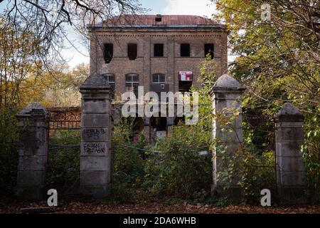 Das Haus Fuehlingen (Villa Oppenheim) an der Neusser Landstraße in Fuehlingen, Geisterhaus, verlassen, leer, Köln, Deutschland. das Haus Fuehlingen (V Stockfoto