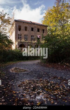 Das Haus Fuehlingen (Villa Oppenheim) an der Neusser Landstraße in Fuehlingen, Geisterhaus, verlassen, leer, Köln, Deutschland. das Haus Fuehlingen (V Stockfoto