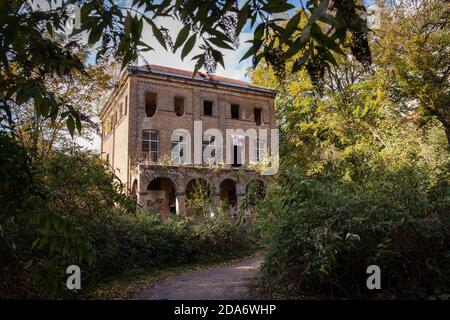 Das Haus Fuehlingen (Villa Oppenheim) an der Neusser Landstraße in Fuehlingen, Geisterhaus, verlassen, leer, Köln, Deutschland. das Haus Fuehlingen (V Stockfoto