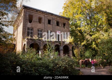 Das Haus Fuehlingen (Villa Oppenheim) an der Neusser Landstraße in Fuehlingen, Geisterhaus, verlassen, leer, Köln, Deutschland. das Haus Fuehlingen (V Stockfoto