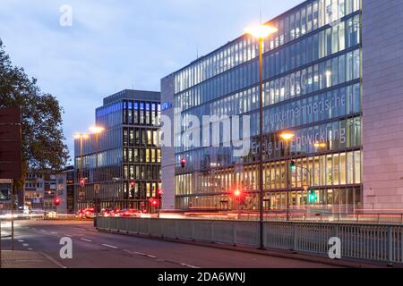 Beide Gebäude der Zentrale der KFW DEG - Deutsche Investitions- und Entwicklungsgesellschaft mbH Stockfoto