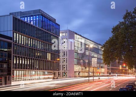 Beide Gebäude der Zentrale der KFW DEG - Deutsche Investitions- und Entwicklungsgesellschaft mbH Stockfoto