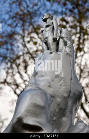 Newington Green, London, Großbritannien. November 2020. Skulptur von Mary Wollstonecraft des Künstlers Maggi Hambling in Newington Green, Nord-London. Kredit: Matthew Chattle/Alamy Live Nachrichten Stockfoto