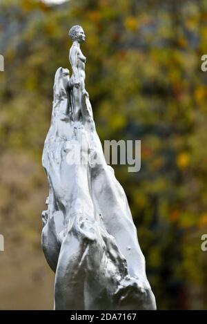 Newington Green, London, Großbritannien. November 2020. Skulptur von Mary Wollstonecraft des Künstlers Maggi Hambling in Newington Green, Nord-London. Kredit: Matthew Chattle/Alamy Live Nachrichten Stockfoto