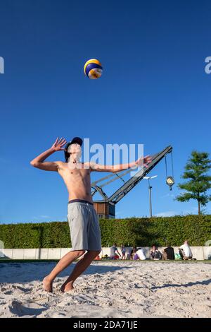 Geographie / Reisen, Deutschland, Nordrhein-Westfalen, Köln, Beachvolleyballplatz am südlichen Lat, Additional-Rights-Clearance-Info-not-available Stockfoto