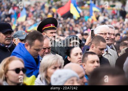 KIEW, UKRAINE - 06. Oktober 2019: Tausende ukrainer nehmen an Kundgebung gegen die Unterzeichnung der sogenannten Steinmeier-Formel auf dem Unabhängigkeitsplatz in Kiew, Ukraine, Teil Stockfoto