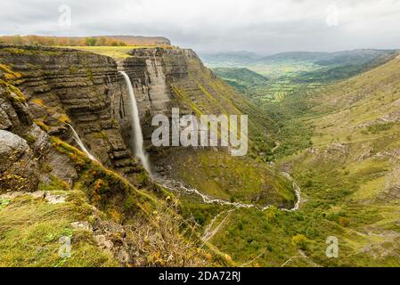 270 Meter hohen Wasserfall el Nervion Stockfoto