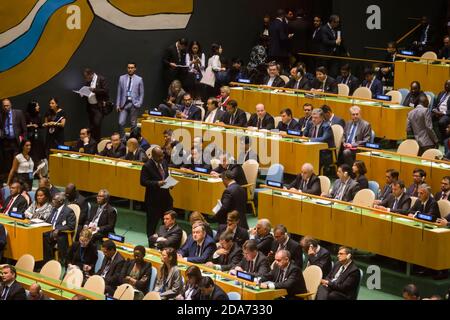 NEW YORK, USA - 20. September 2016: Präsident der Ukraine Petro Poroschenko mit der ukrainischen Delegation bei der Eröffnung der 71. Sitzung der Generalversammlung der Vereinten Nationen Stockfoto