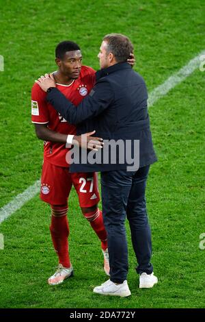 Finaljubilationstrainer Hans-Dieter 'Hansi' STREIFEN (M) und David ALABA (M) Fußball 1. Bundesliga, 7. Spieltag, Borussia Dortmund (DO) - FC Bayern München (M) 2: 3, am 7. November 2020 in Dortmund/Deutschland. ¬ Verwendung weltweit Stockfoto