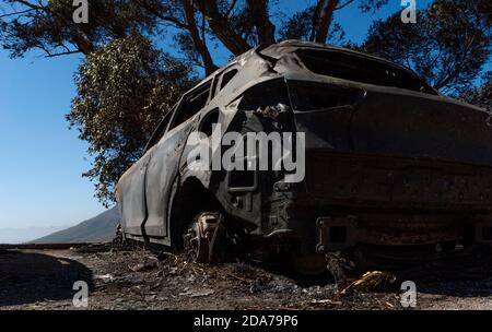 Verkohltes Auto nach den katastrophalen Buschfeuern Stockfoto