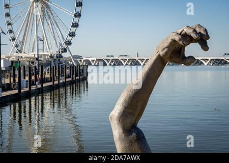 Das Capital Wheel ist ein Riesenrad am National Harbor, Maryland, außerhalb der Hauptstadt des Landes Washington, D.C. Stockfoto