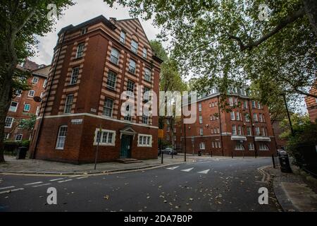 Lokale Leute, darunter Dan Cruickshank im historischen Arnold Circus, protestieren, um das Wahrzeichen vor Entwicklern zu retten, die die Bürgersteige modernisieren, London Stockfoto