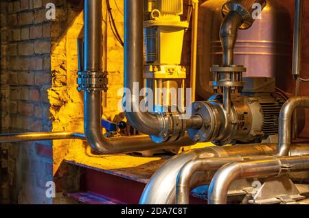 Detail einer unterirdischen Bierleitung, die eine Brauerei mit der Abfüllanlage in Brügge, Belgien, verbindet. Stockfoto