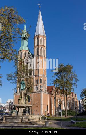 Die St. Katharinenkirche ist eines der historischen Gebäude in Braunschweig. Die Kirche wurde im 13. Jahrhundert zu Ehren von Katharina von Alexandria erbaut. Stockfoto
