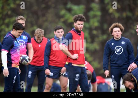 Oriam Sports Centre Riccarton, Edinburgh. Schottland, Vereinigtes Königreich. 10. Nov 20 Schottland Rugby Training vor dem Herbst Nations Cup Spiel nach Italien. Bild zeigt Schottland Duncan Taylor Kredit: eric mccowat/Alamy Live News Stockfoto