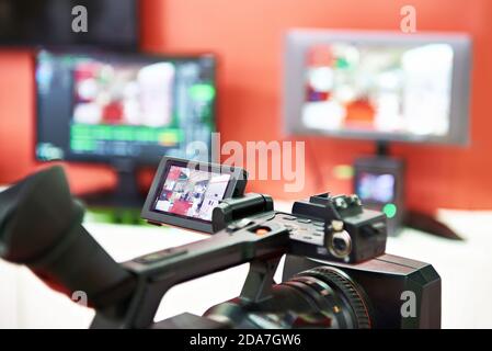 Bildschirm-Camcorder und TV-Monitore Hintergrund Stockfoto