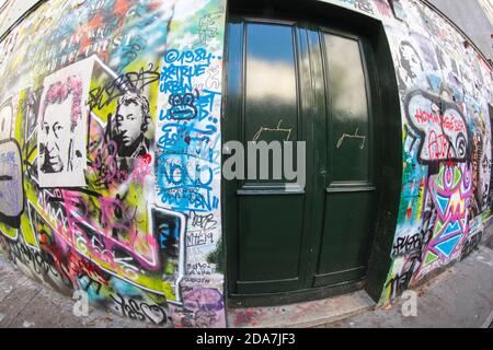 HAUS VON SERGE GAINSBOURG MIT EINEM FISCHAUGE GESEHEN Stockfoto