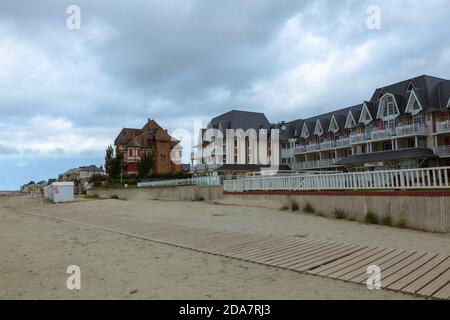 Le Crotoy in Baie de Somme, Picardie, Frankreich, Europa. Hotel und Villa in Strandnähe. Foto V.D. Stockfoto