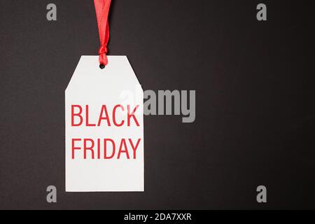 Black Friday Sale Nachricht Zeichen auf weißem Papier Verkauf Tag Stockfoto