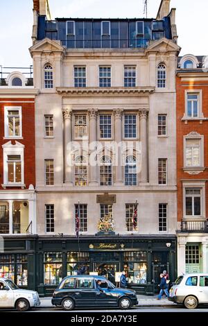 Hatchards ist ein Zweig von Waterstones und behauptet, die älteste Buchhandlung im Vereinigten Königreich zu sein, die 1797 von John Hatchard auf Piccadilly gegründet wurde. Stockfoto