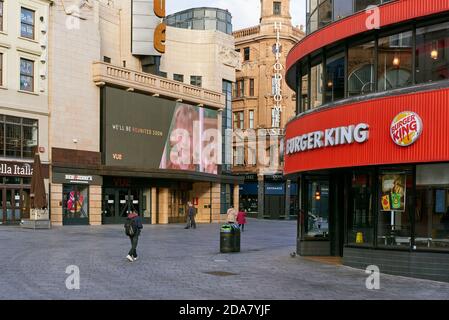 Ecke Leicester Square im Londoner West End, am Beginn der zweiten nationalen Sperre, am Nachmittag des 10. November 2020 Stockfoto