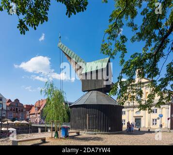 Lüneburg: Alter Hafen mit Kran und Kaufhaus, Lüneburger Heide, Lüneburger Heide, Niedersachsen, Deutschland Stockfoto